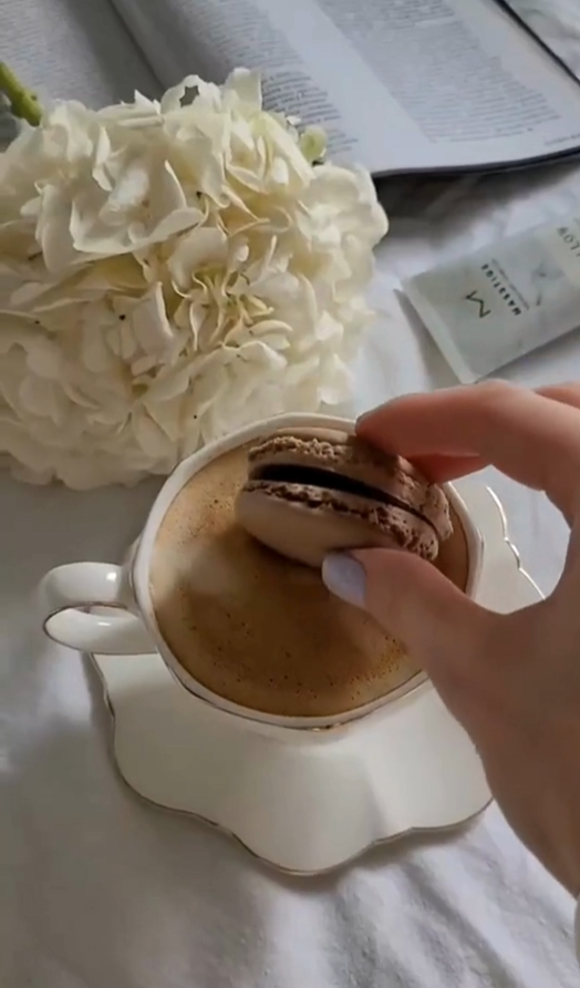 Coffee Pouring Aesthetic Reel – rich espresso stream into ceramic cup